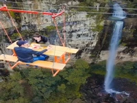 غذا خوردن در مکان باورنکردنی!