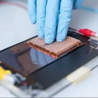 وقتی نور و فشار همزمان برق تولید میکنند