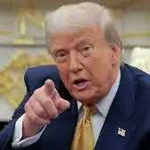 طفره رفتن ترامپ از سوال خبرنگار: من از خلبانان B2 دفاع می‌کنم