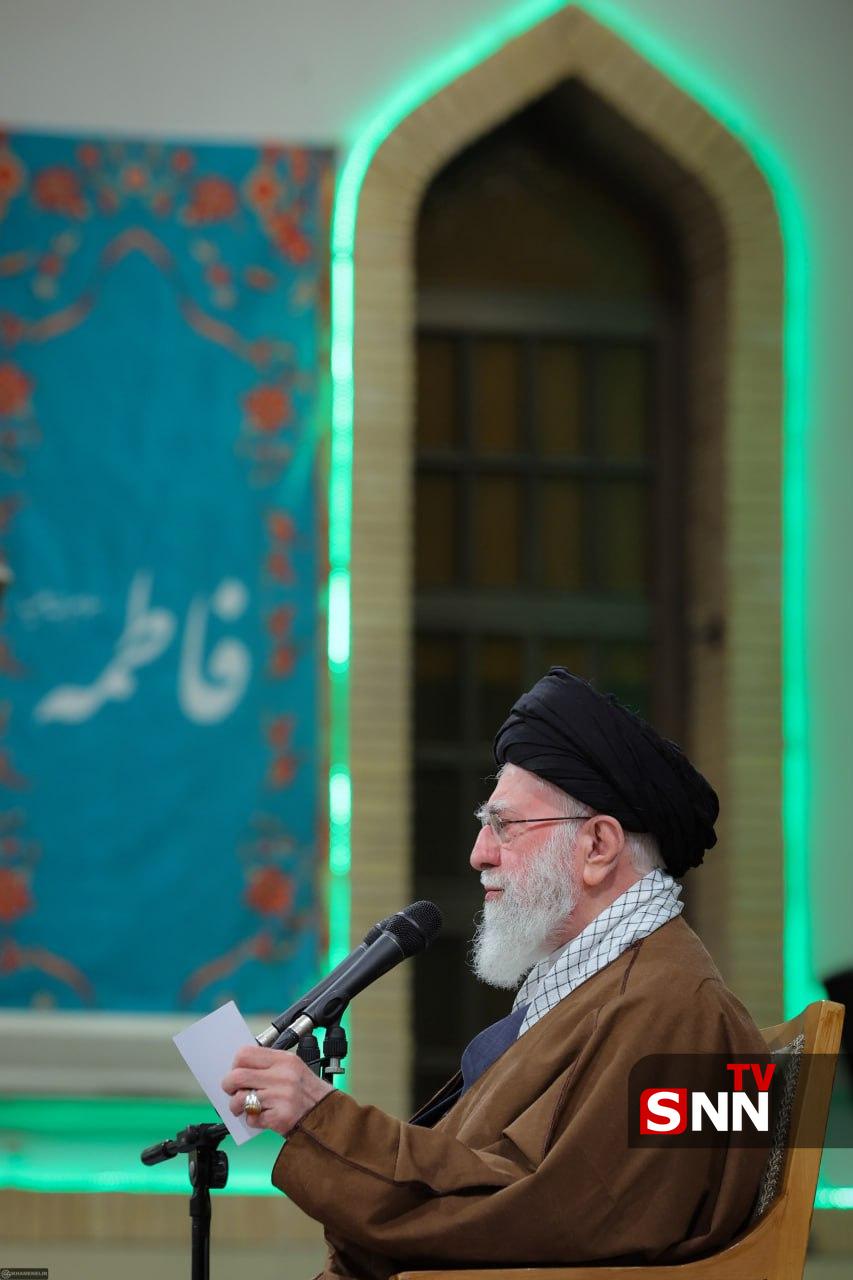 تصاویری از مراسم جشن میلاد حضرت زهرا (س) در حسینیه امام خمینی (ره) با حضور رهبر انقلاب