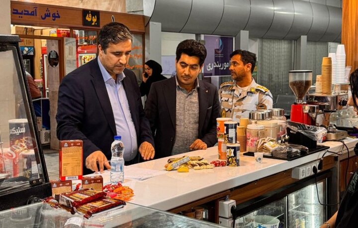 دکههای متخلف در اسکله شهید ذاکری قشم پلمب شدند