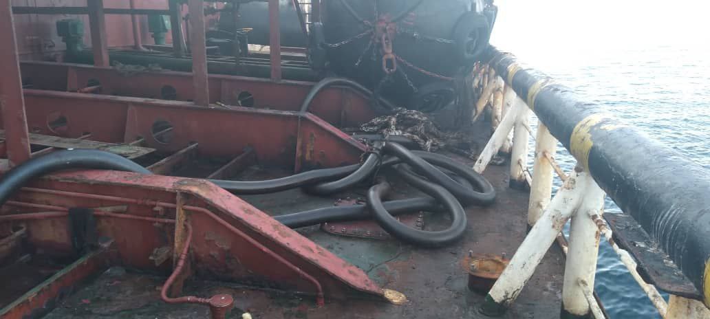 عکس/ توقیف کشتی نفت‌کش خارجی به اتهام حمل ۶ میلیون لیتر سوخت قاچاق در دریای عمان