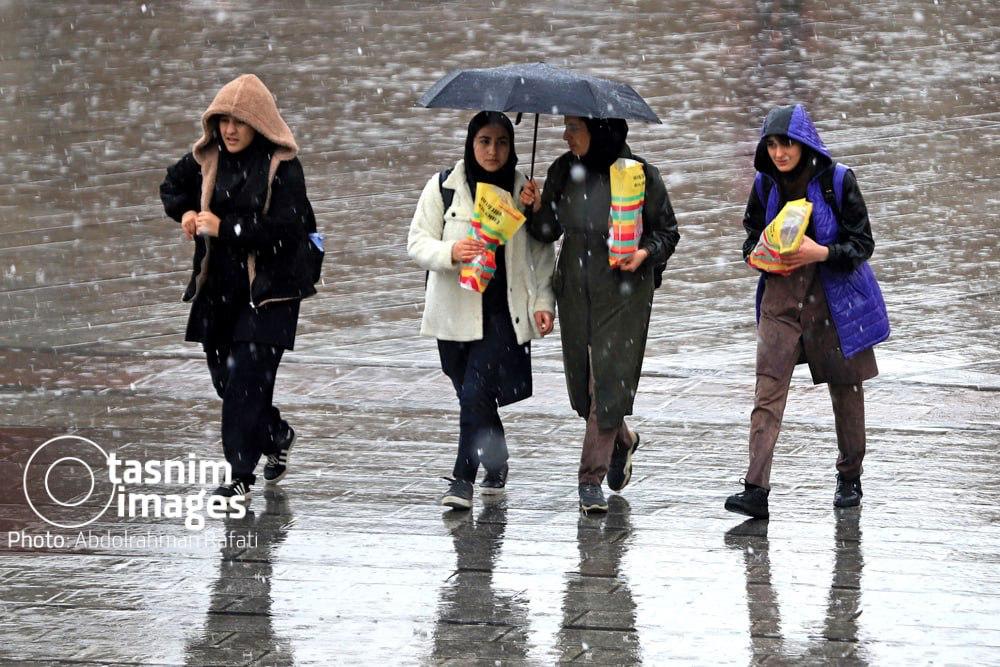 بارش باران و برف پاییزی در همدان