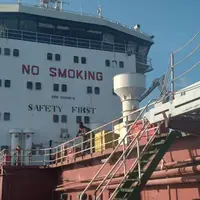 عکس/ توقیف کشتی نفت‌کش خارجی به اتهام حمل ۶ میلیون لیتر سوخت قاچاق در دریای عمان