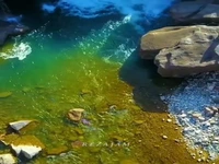 آبشار افرینه آبشاری عریض و پر آب در کنار روستای افرینه