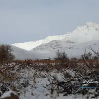 عکس/برف پاییزی در آستانه شازند؛ پایان انتظار زمین تشنه