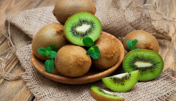 میوهای که موجب افزایش ویتامین C پوست میشود