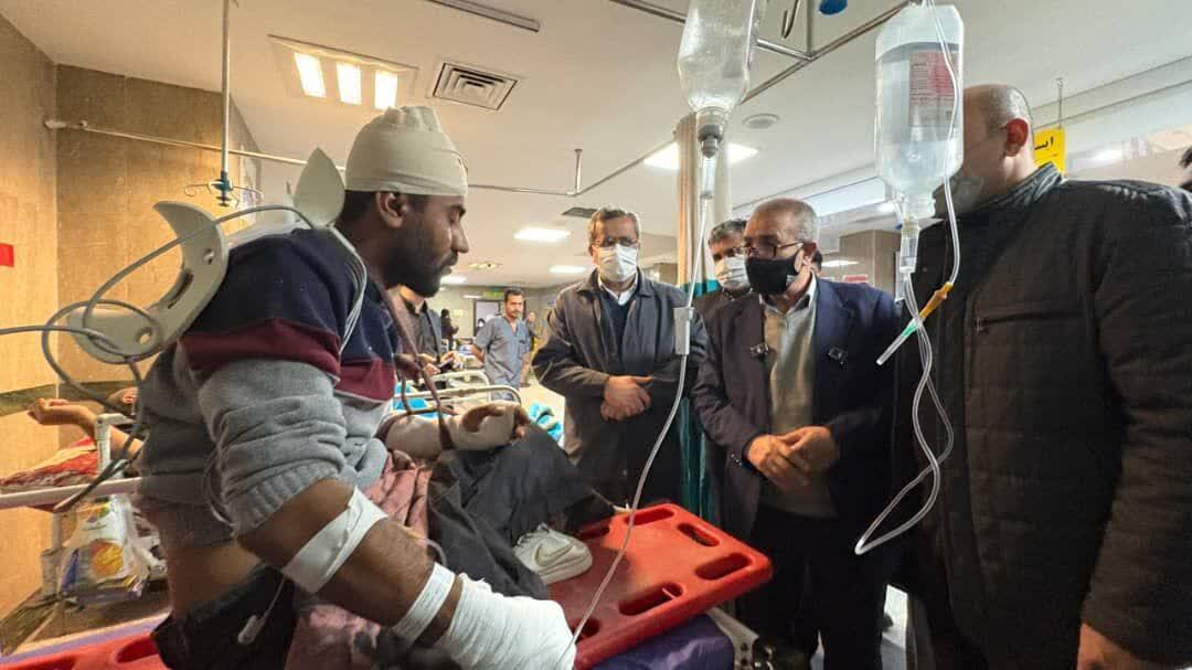 عیادت استاندار کهگیلویه و بویراحمد از مصدومان حادثه واژگونی اتوبوس