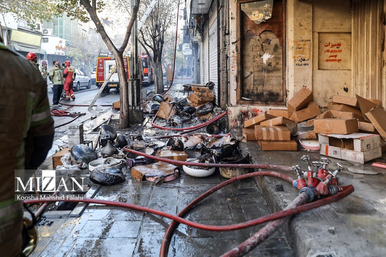 عکس/ آتشسوزی سینما ایران در لالهزار