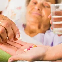 ۴ اشتباه در مراقبت از سالمند در خانه