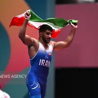 جایزه پدیده سال کشتی فرنگی به غلامرضا فرخی رسید
