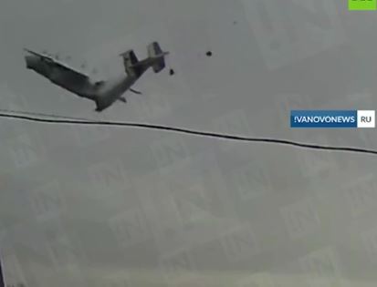 هواپیمای آنتونوف روسی قبل از سقوط روی هوا نصف شد