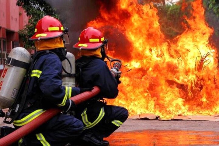 آتشسوزی یک واحد صنعتی در دولتآباد؛ ۹ نفر از کارگران جان باختند