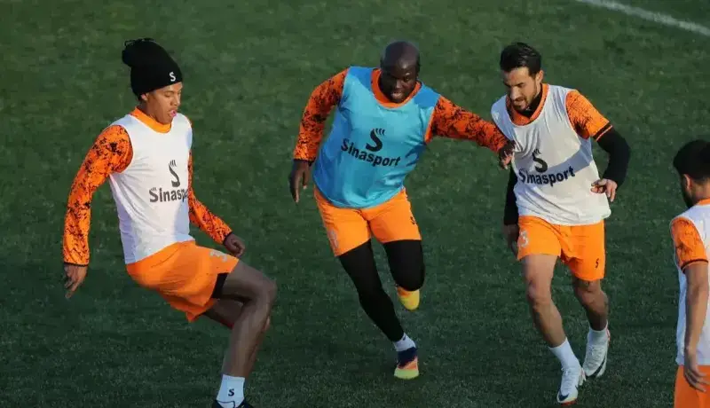 چادرملو روند خوب برابر آبیها را ادامه میدهد