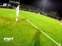 نمایی از شروع بازی خیبر و استقلال در نیمه دوم از زاویه دوربین نصب شده روی لباس داور