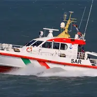 نجات 5 خدمه لنج باری در مسیر دبی ـ لاور ساحلی