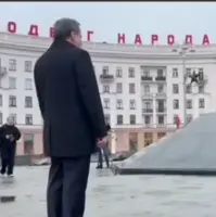 اهدای تاج گل توسط عراقچی به یاد کشته شدگان جنگ جهانی دوم در مینسک