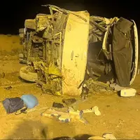 واژگونی اتوبوس در محور نطنز - اصفهان؛ تاکنون ۱۳ نفر جان باختند