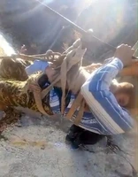 عبور خطرناک کودک خردسال از دره مرگ خوزستان