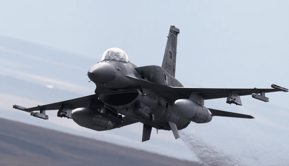 تقابل اف۱۶ ترکیهای با یک پهپاد