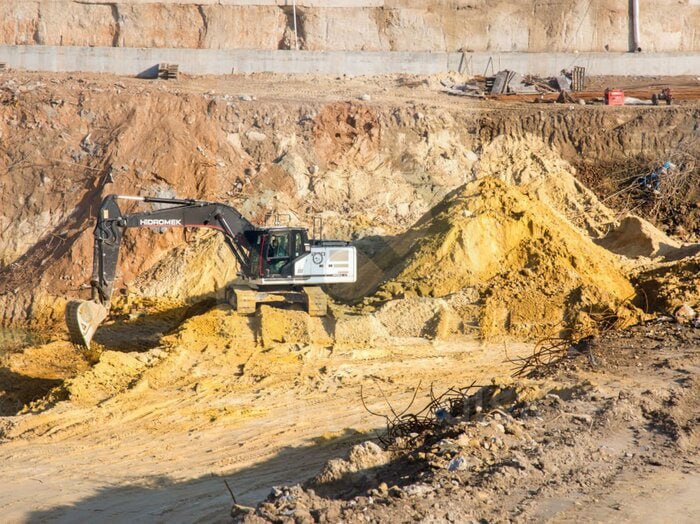 نمایان شدن خاک زرد در خاکبرداری کربلا