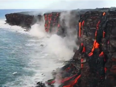 برخورد آتش و اقیانوس؛ آبشار مذاب در سواحل هاوایی