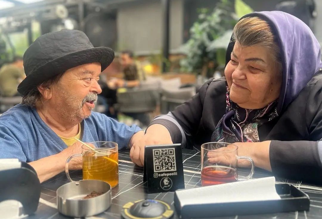 جشن تولد ساده بازیگر کوتاه قامت ایران در کنار خانوادهاش