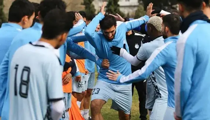 آقاسی کتک خورد و به استقلال برگشت!