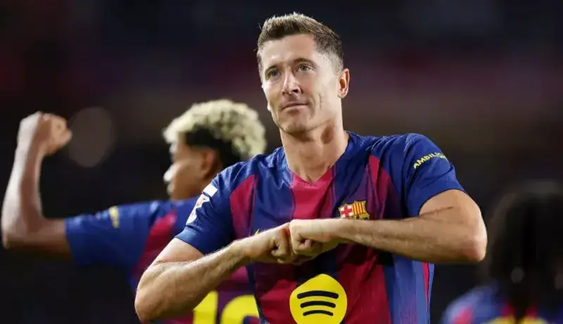 لواندوفسکی سوار هواپیمای مادرید شد