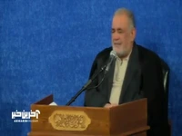 چون پیمبر نشسته است، به تماشای فاطمه...