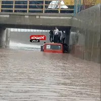 محاصره شدن مینیبوس با تمام سرنشینها در ورودی اسکله شهید رجایی بندرعباس