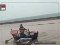 فیلم/ خیابانهای جزیره هرمز قایق رو شد