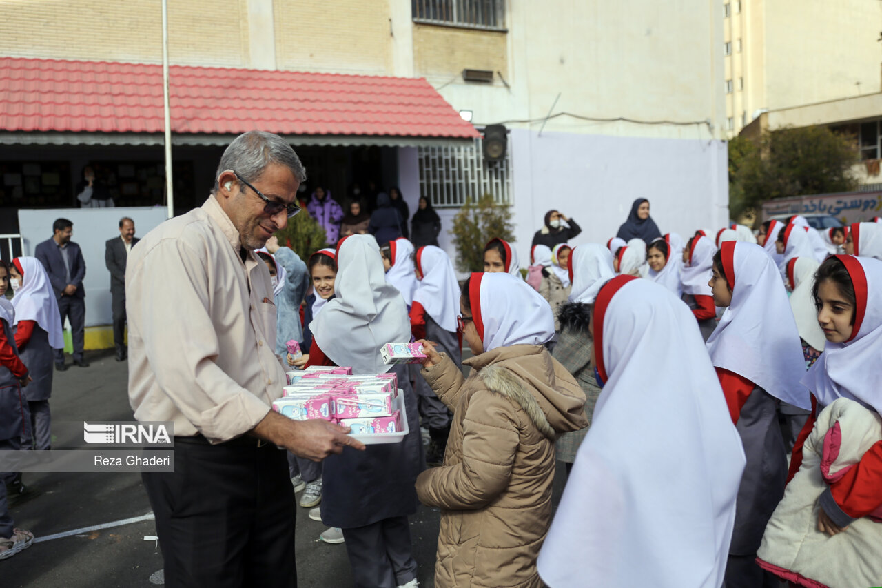 ماجرای شیر مدارس ایلام چیست؟