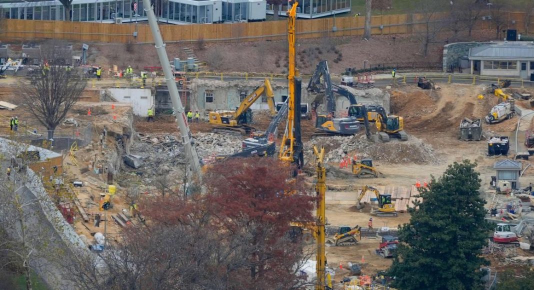 درگیری بر سر ساختوساز سالن رقص در کاخ سفید ادامه دارد؛ ترامپ تالارش را میخواهد!