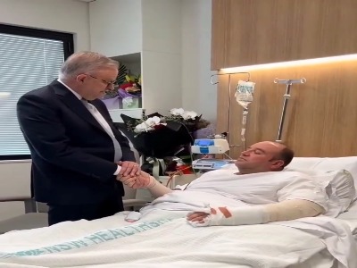 عیادت و قدردانی نخستوزیر استرالیا از عامل خلع سلاح مهاجمان تیراندازی سیدنی