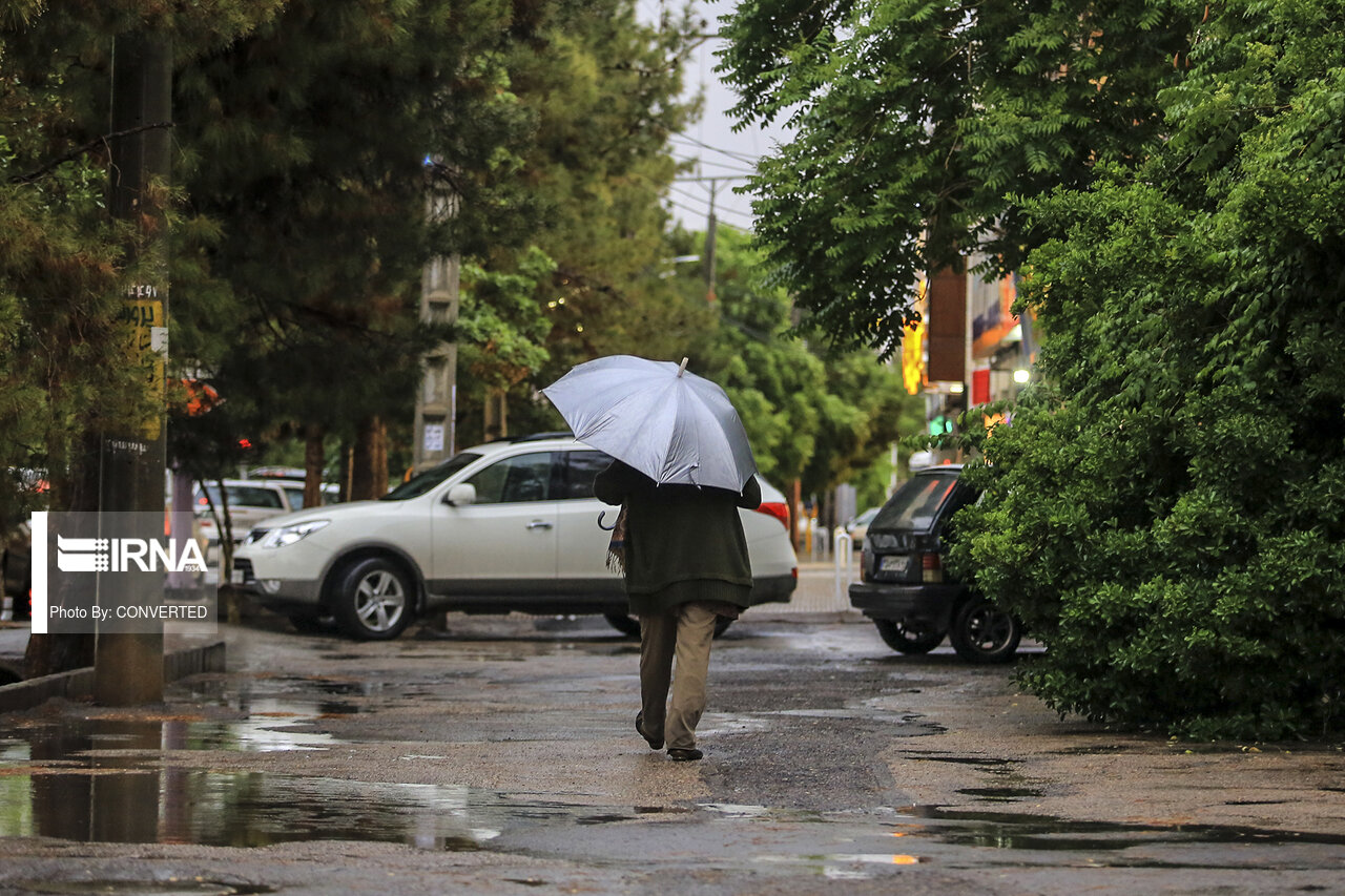آخرین وضعیت جادههای فارس؛ باران و برف در 7 شهرستان و مهگرفتگی محورهای اصلی