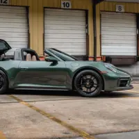 قهوه توی هوای 20 درجه پشت فرمون پورشه یه طعم دیگهای داره!