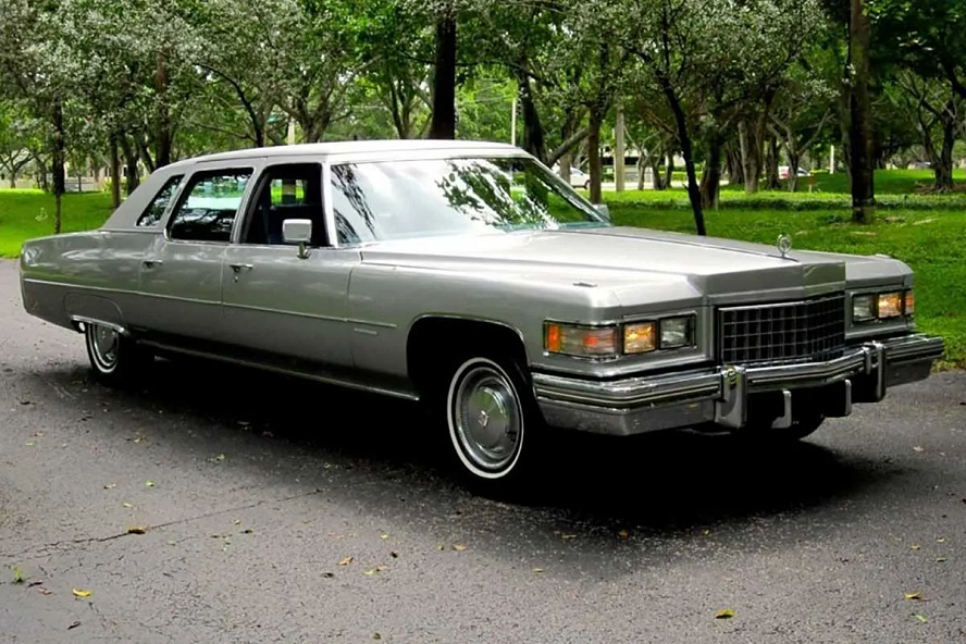 کادیلاک فلیتوود 75 مدل ۱۹۷۴، کشیدهترین سدان جهان با طول ۶٫۵ متر!