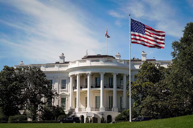 اقدام جنجالی کاخ سفید: ممنوعیت ورود هواداران ایران و سه کشور دیگر به آمریکا برای دیدن بازیهای جام جهانی ۲۰۲۶!