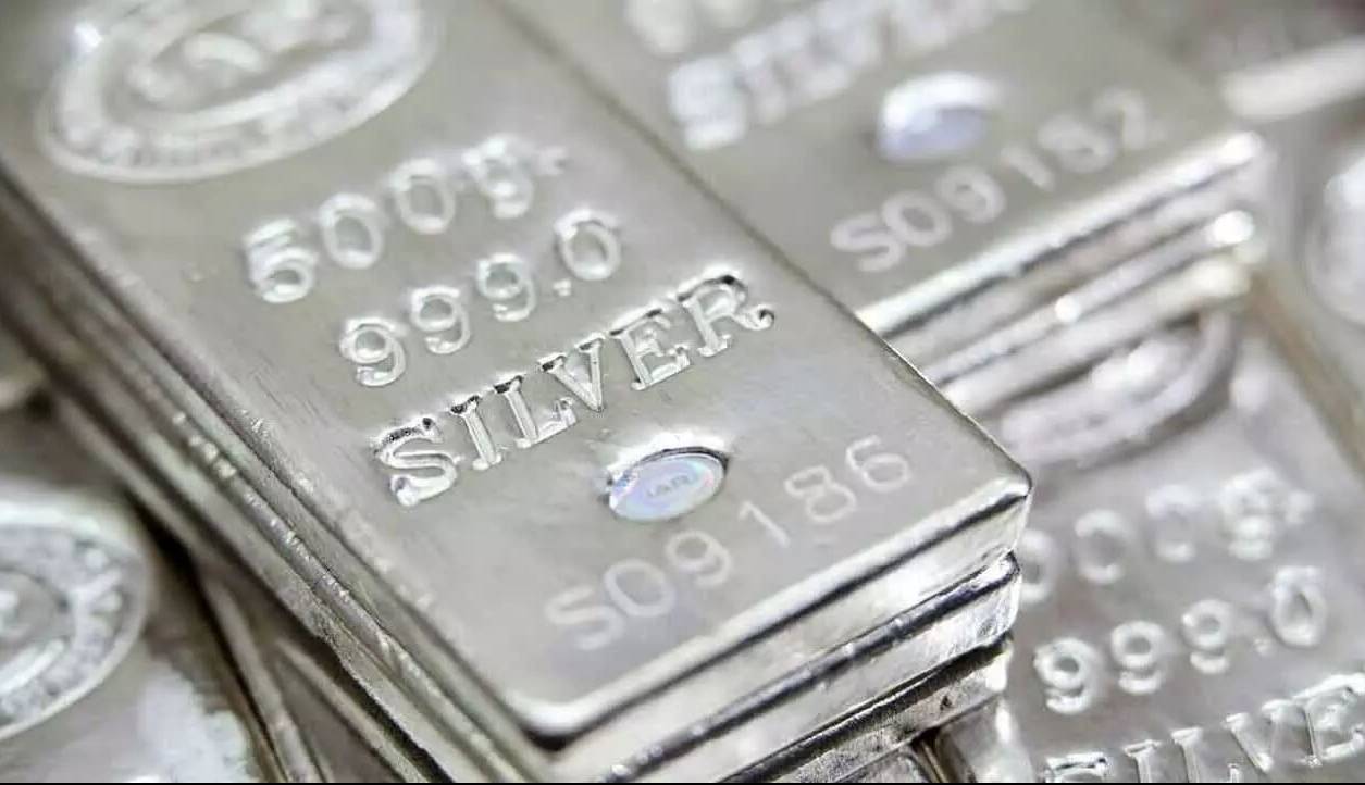 پلتفرمهای طلا وارد بازار نقره شدند