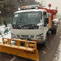 خودروهای مکانیزه برف روب در معابر اصلی پایتخت مستقر شدند