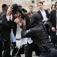 زخمی شدن ۱۰ نیروی پلیس رژیم صهیونیستی در درگیری شدید حریدیها