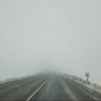 جادههای خراسان رضوی برفی و مهآلود است