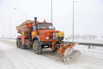 راه ارتباطی ۵۰ روستای بروجرد بر اثر بارش برف مسدود شد