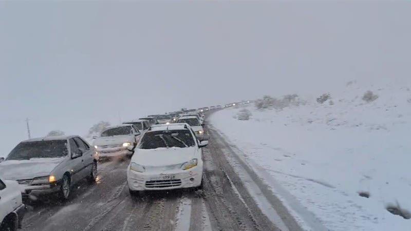 جاده مهریز به دهستان تنگچنار مسدود شد