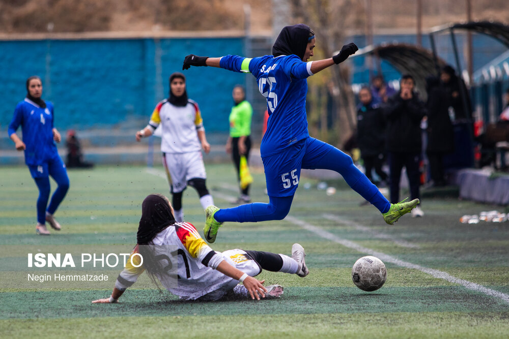 هفته نهم لیگ دسته اول فوتبال بانوان؛ استقلال - نماینده همدان