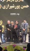حسن پورشیرازی جایزهاش را به بهرام بیضایی تقدیم کرد