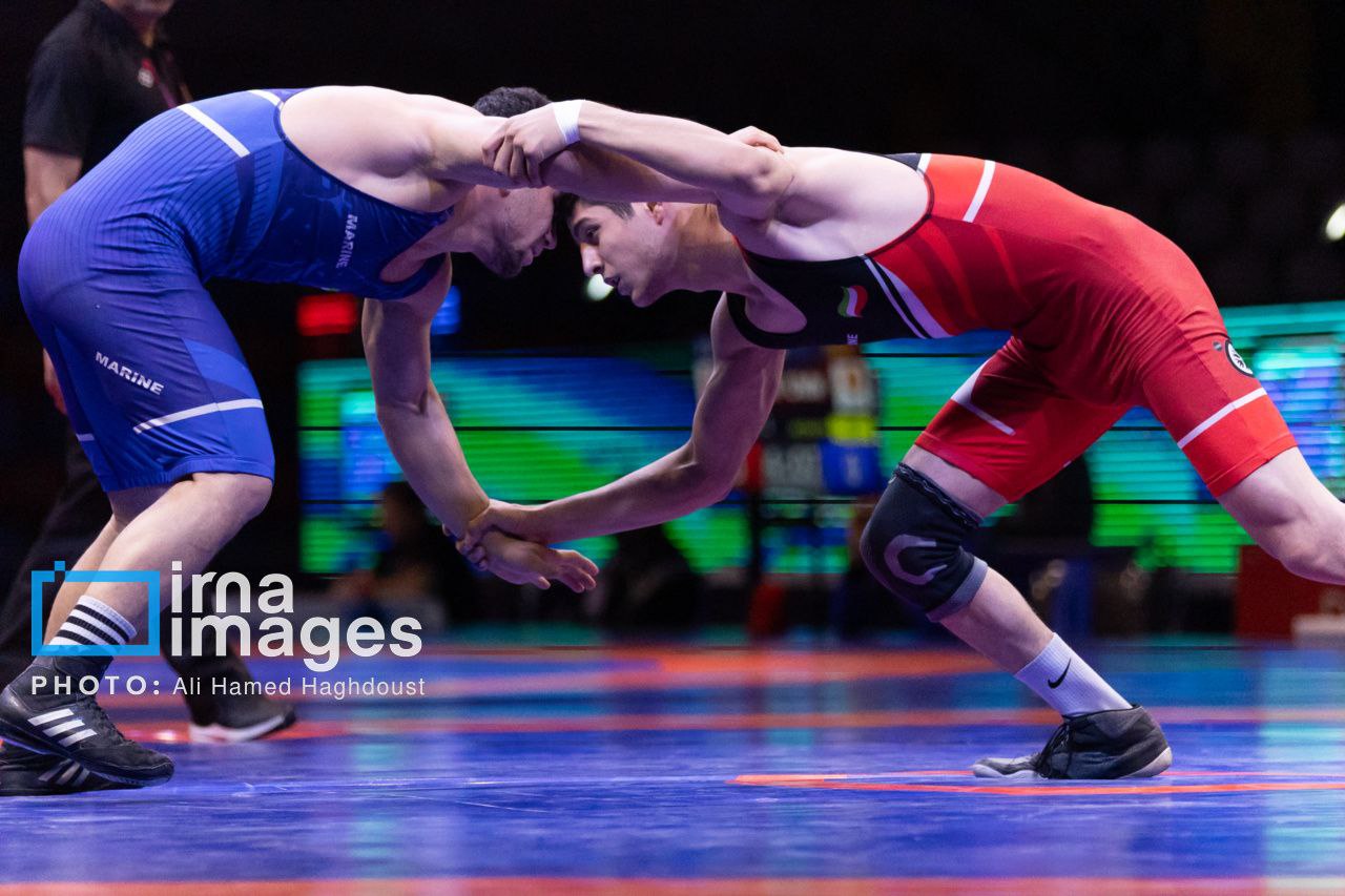نخستین روز مسابقات کشتی قهرمانی کشور
