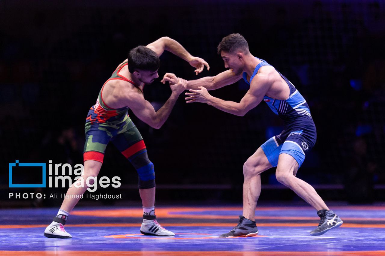 نخستین روز مسابقات کشتی قهرمانی کشور