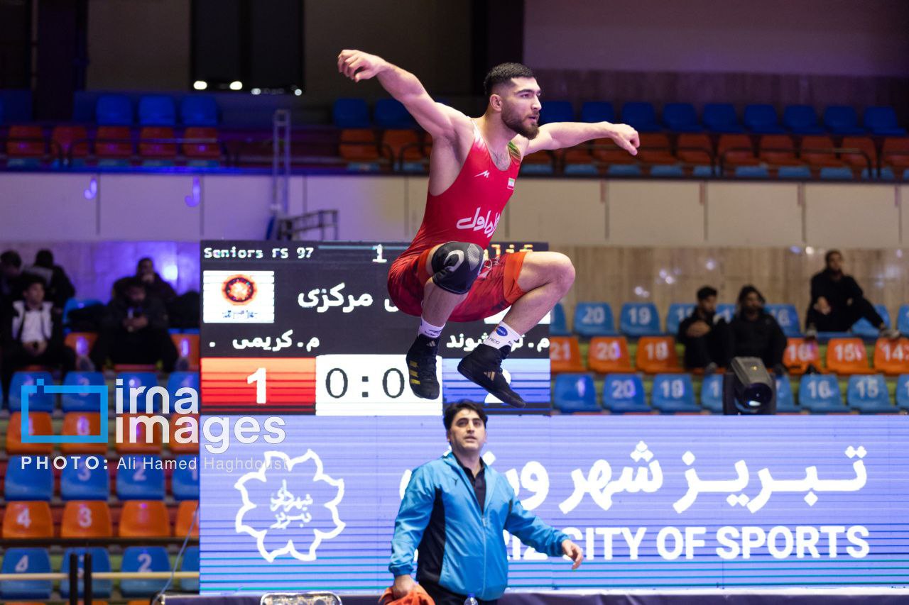 نخستین روز مسابقات کشتی قهرمانی کشور